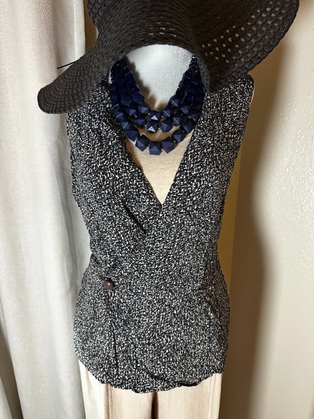 Vintage Platinum by Dorothy Schoelen Black & White Printed Wrap Vest Top | Size